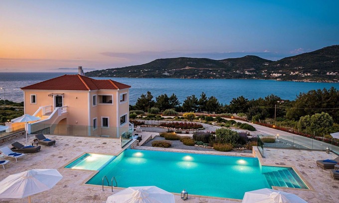 Samos Apartamento | Hermoso apartamento con A/C, piscina, WIFI, TV, balcón, vista panorámica y aparcamiento