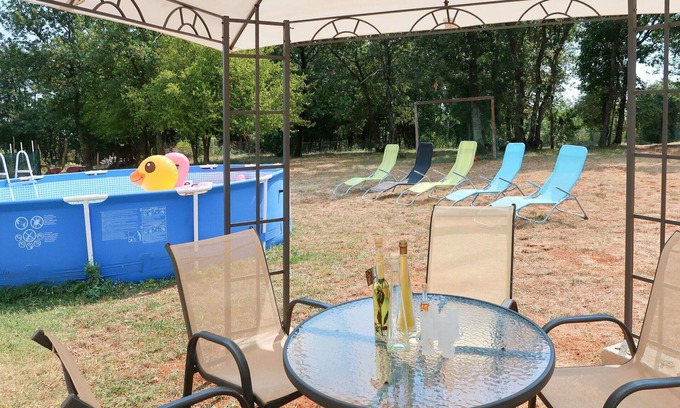 Hrboki Apartamento | Precioso apartamento para 6 personas con A/C, piscina privada, WIFI, TV, patio y aparcamiento