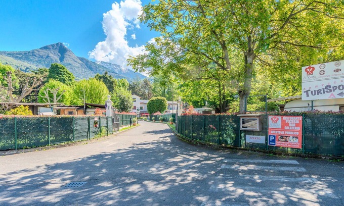 Dervio Apartamento | Hermoso apartamento con piscina, WIFI, A/C, TV, patio, vista panorámica y aparcamiento
