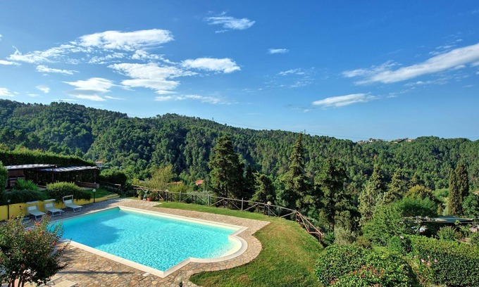 Massarosa Apartamento | Bonito apartamento para 4 personas con piscina, WIFI, TV y vista panorámica, cerca de Viareggio