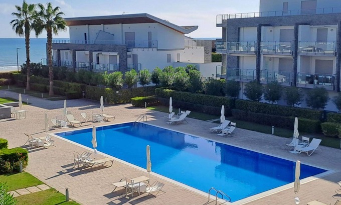 Silvi Marina Apartamento | Hermoso apartamento para 4 personas con piscina, A/C, WIFI, TV, terraza y mascotas permitida