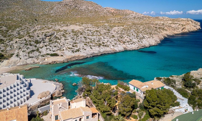 Cala San Vicente Casa | Bonito apartamento en villa para 8 personas con A/C, WIFI, piscina, TV y terraza