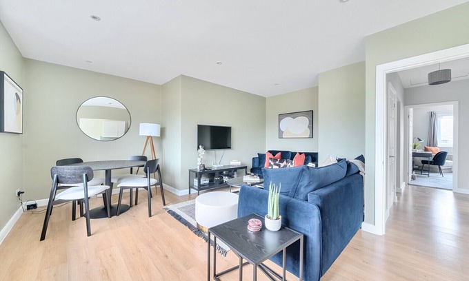 Esher Apartamento | Beautiful apartment in Claygate Village