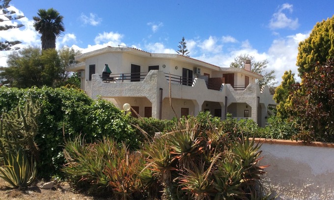 Fondo Morte Casa | hermoso apartamento en una villa, playa privada con sombrillas y tumbonas