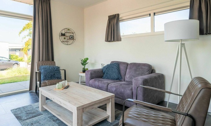 Municipality of Nunspeet Casa | Acogedor apartamento en villa para 4 personas con piscina, WIFI, TV, terraza y aparcamiento