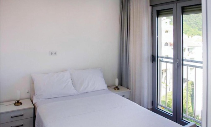 Rozino Apartamento | Beautiful apartment in Budva with 2 Bedrooms, WiFi and Outdoor swimming pool