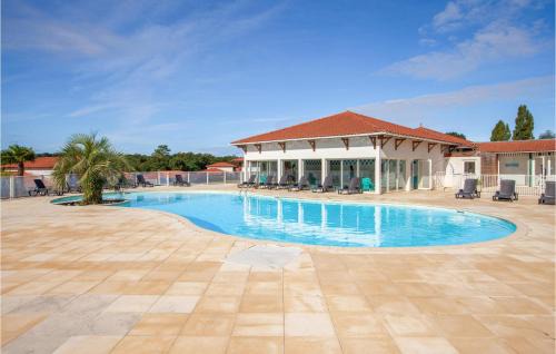 Cassen Apartamento | Beautiful Apartment In Cassen