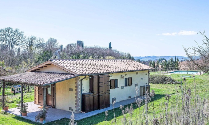 Lidarno Villa | Bonito apartamento en villa para 4 personas con WIFI, piscina, A/C, TV, patio y mascotas permitida