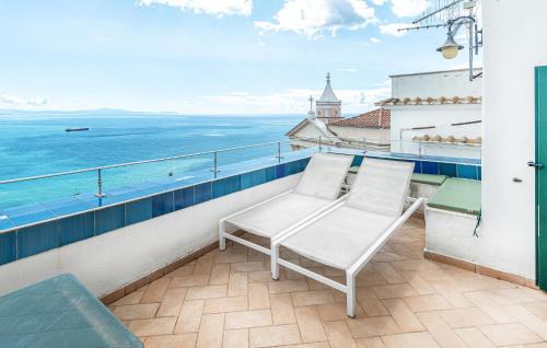 Raito Apartamento | Beautiful Apartment In Raito With Wifi