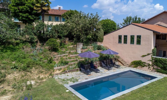 Cortazzone Casa | Bonito apartamento en villa con piscina, TV, terraza, vista panorámica y aparcamiento