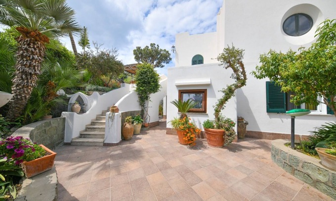 Lacco Ameno Villa | Hermoso apartamento en un chalet en Lacco Ameno