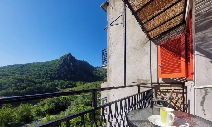 Pennadomo Apartamento | Beautiful apartment with a fantastic balcony view