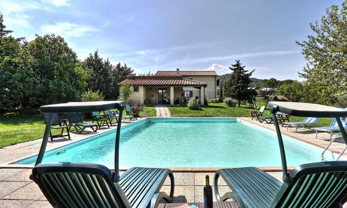 Pomarance Villa | Bonito apartamento en villa para 5 personas con WIFI, piscina, TV, balcón y aparcamiento