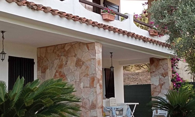 Porto Pino Apartamento | BEAUTIFUL APARTMENT IN VILLA WITH SEA VIEW