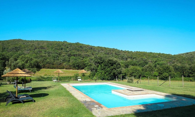 Montorsaio Casa | Bonito apartamento en villa con piscina, WIFI, TV, patio, vista panorámica, aparcamiento