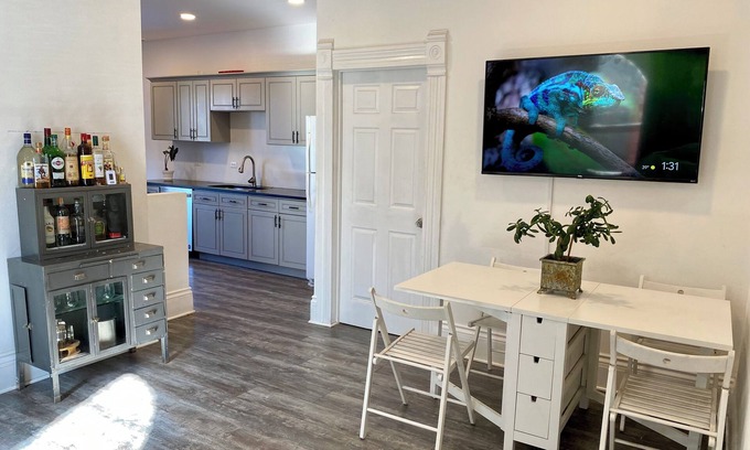 Curtis Park Apartamento | Beautiful apartment near RINO. Rent our home while we're on vacation!