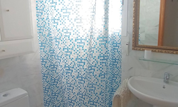 Puerto Rey Apartamento | Apartamento hermoso solo 5 min de pie a la playa con wifi y parking y solarium.
