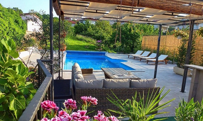 Rijeka Apartamento | Hermoso apartamento Selci **** ubicado en la casa privada con piscina privada