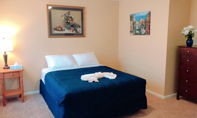 Downtown Greensboro Apartamento | Beautiful apartment in Historic Downtown area, perfect for long term stays