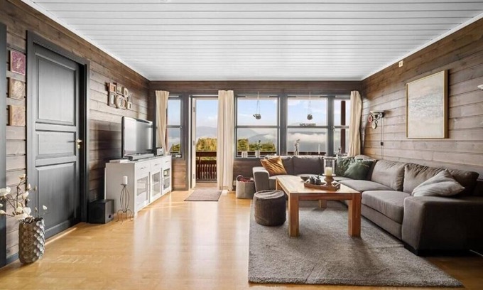 Skulestad Apartamento | Beautiful apartment with stunning views and sauna - pets allowed