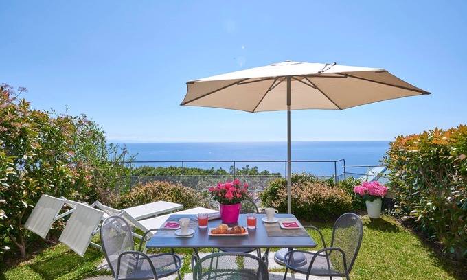 Bergeggi Apartamento | Precioso apartamento con jardín con vistas al mar en Resort & Spa
