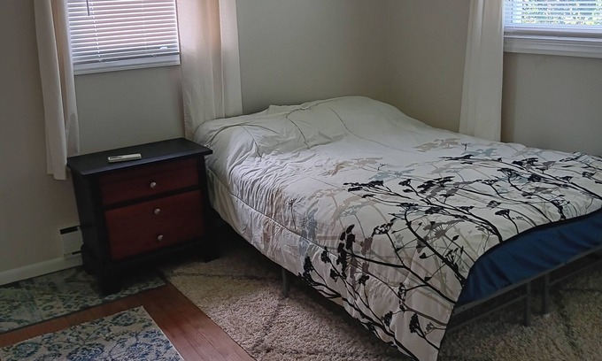 Woodbridge Casa | Beautiful Apt Renovated close to everything conveniently located single house