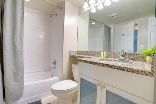 Crystal City Apartamento | Beautiful & Apt W Pool Access All-Year