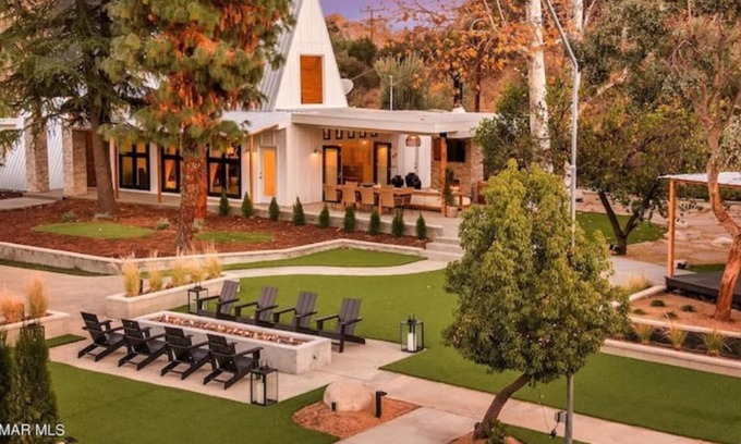 Agoura Hills Casa | Beautiful Architectural 2 Acre Estate!