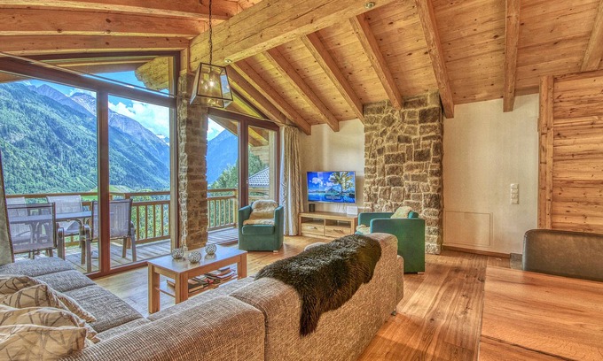 Kaprun Casa | Beautiful Austrian style Chalet at the ski slope