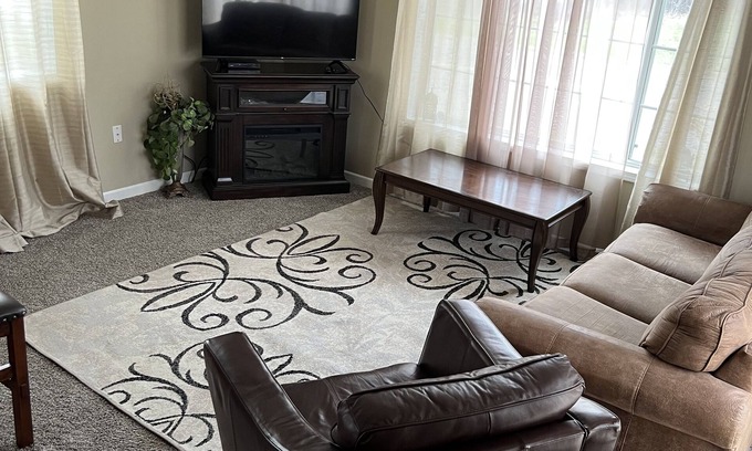 Balsam Lake Casa | Beautiful Balsam Lake home with Jacuzzi tub close to Lake and park