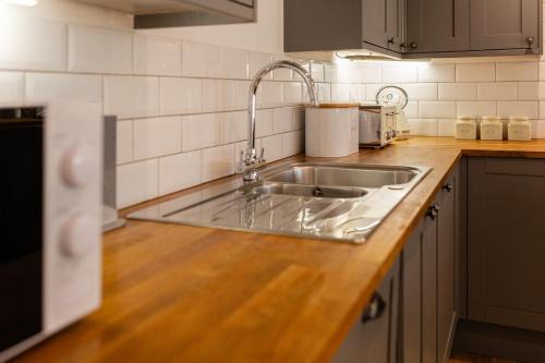 Cropthorne Apartamento | Beautiful Barn Conversion - Orchard Escape for 12!