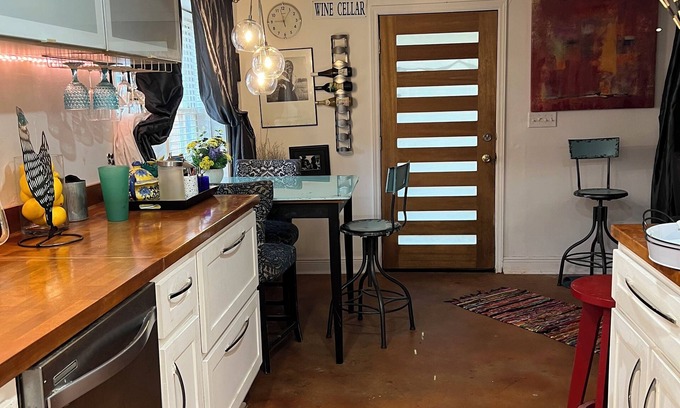 Stone Mountain Apartamento | Beautiful basement apartment with Garden