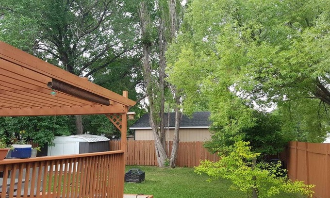 Winnipeg Casa | Beautiful basement suite in bi-level house