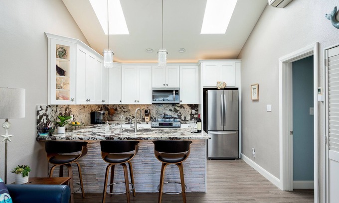 Crown Point Cabaña | Beautiful Bayfront Casita, Parking, A/C, Patio, BBQ