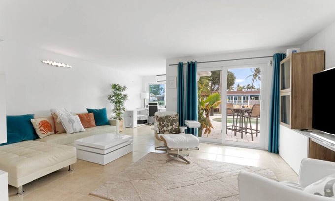 Argonaut Isle Casa | Beautiful Bayfront House 3Bed 2Bth Home w/parking
