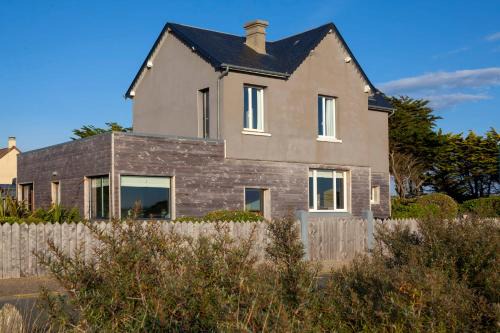 Barneville-Carteret Casa | Beautiful beach house 220m2 Perfectly equipped for 9 people baby