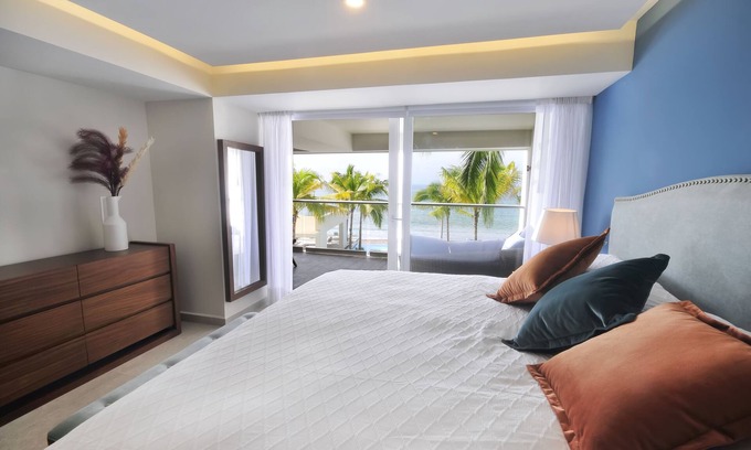 Las Glorias Apartamento | HERMOSO CONDOMINIO FRENTE AL MAR CON ALBERCA