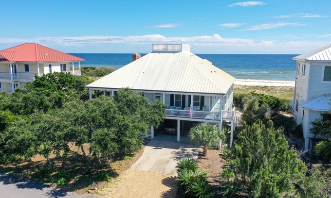 Sea Palm Village Casa | Beautiful Beachfront Colonel's Cottage