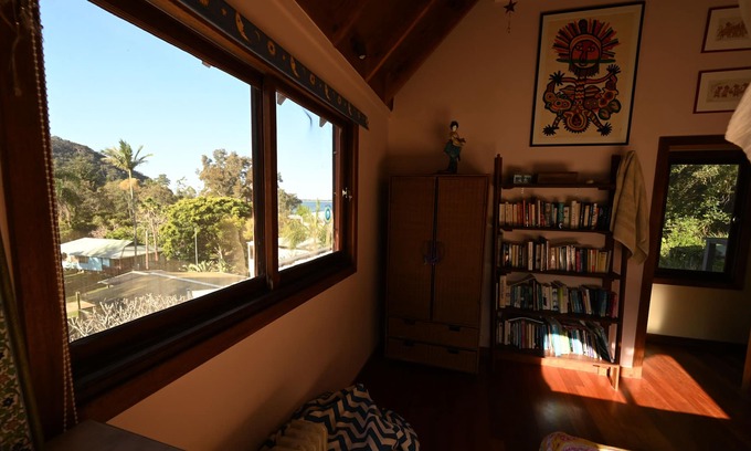 Great Mackerel Beach Casa | Beautiful Beach and Bush Walking Retreat at Great Mackeral Beach