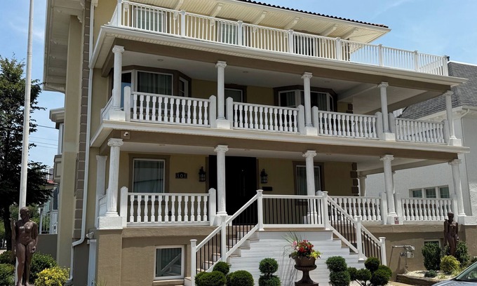 Ventnor City Casa | Beautiful Beach Block House in Ventnor with 3 wrap around decks and ocean views