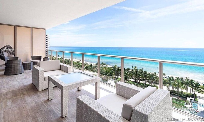 Bal Harbour Condominio | Hermoso condominio frente a la playa en el St. Regis Hotel
