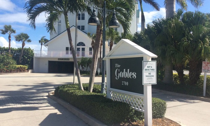Central Beach Condominio | Beautiful beach front condominum huge patio