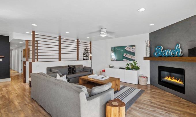 Santa Ana Heights Casa | REMODELACIÓN TOTAL con aire acondicionado - BICICLETAS - ESTACIONAMIENTO DE GARAJE - pasos para lijar!
