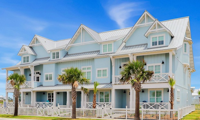 Port Aransas Casa | Beautiful Beach House w/game room, pack n play, access to pool, golf, & beach