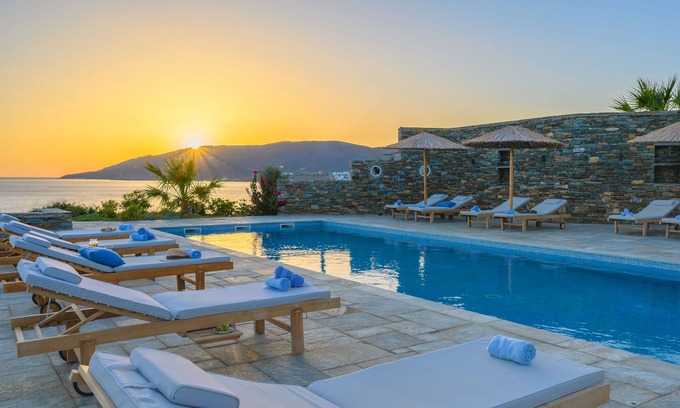 Gavrio Casa | Beautiful house on the beach with swimming pool for 8p
