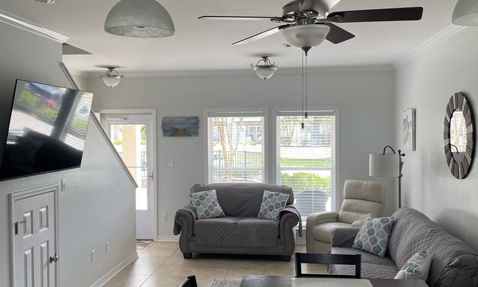 Long Beach Condominio | Beautiful beach/sunset view 2BR/2.5 bath Condo off the Mississippi Gulf Coast!