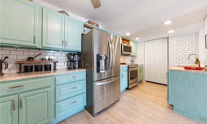 Belleair Beach Condominio | Beautiful Beach Condo just steps to the sand!