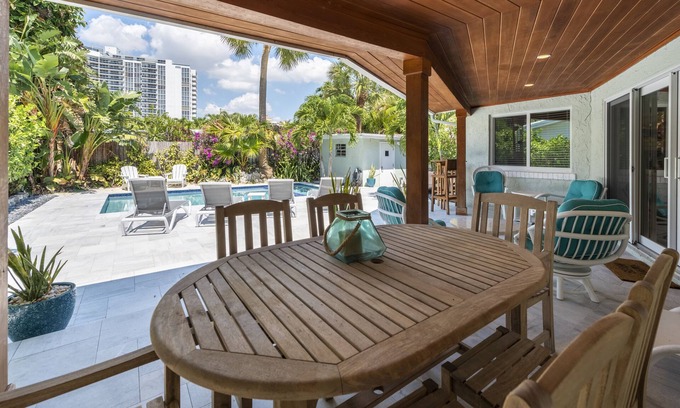 Lauderdale Beach Casa | Beautiful Beach Villa - just steps from the beach!