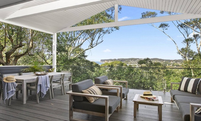 North Avoca Casa | Beautiful beach views in popular North Avoca location