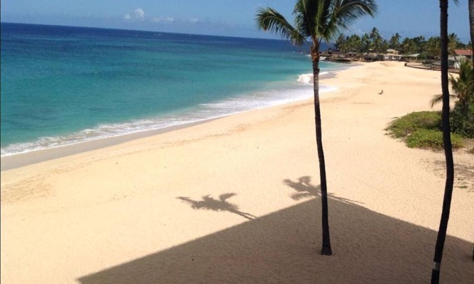 Makaha Valley Condominio | Hermosas playas y el mejor esnórquel en la isla. Campo de golf cercano.